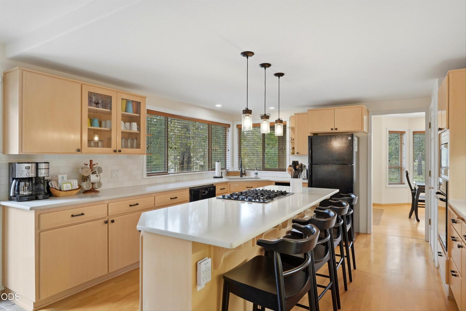 Photo of 18004 Tan Oak Lane 10 of 36