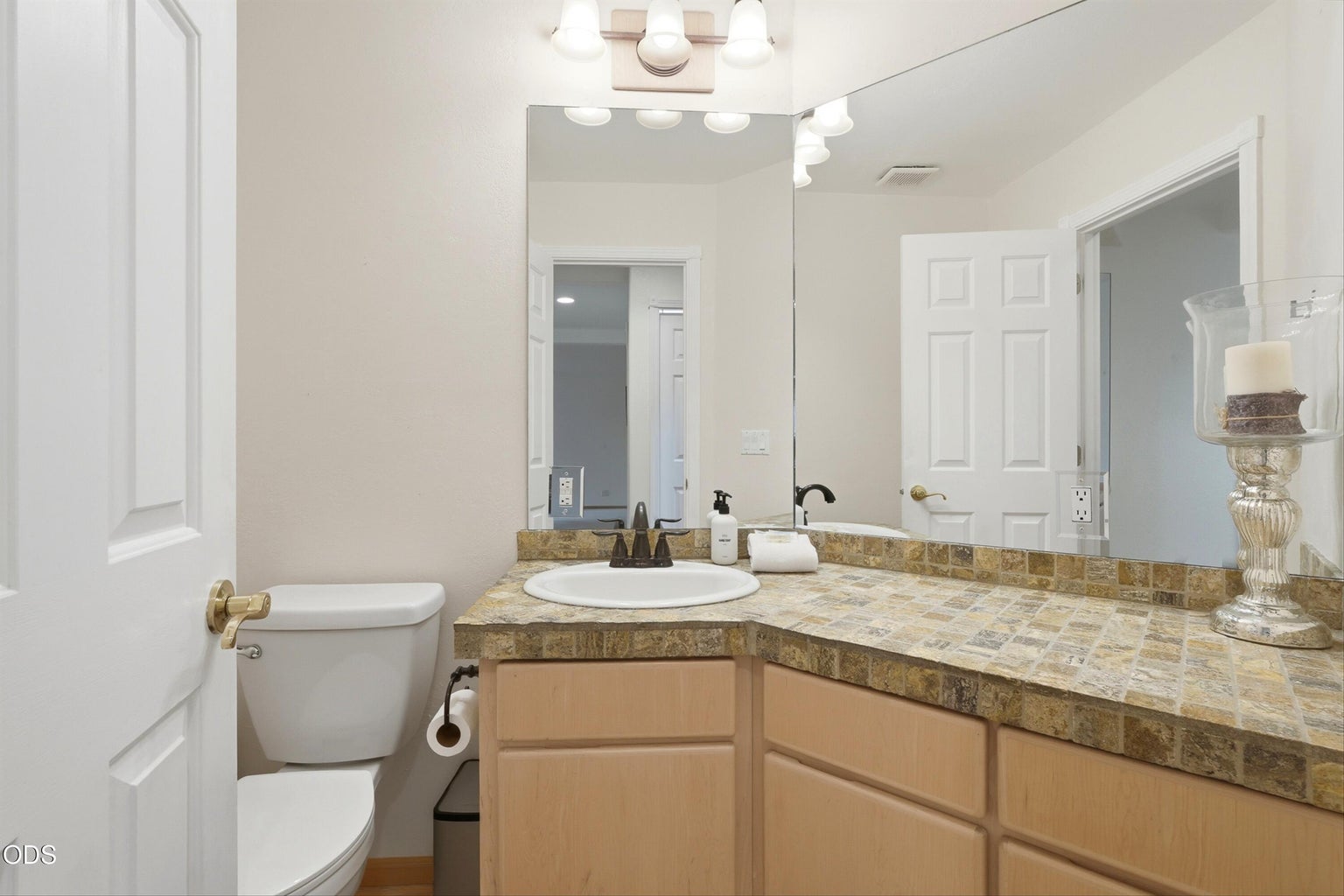 Photo of 18004 Tan Oak Lane 19 of 36