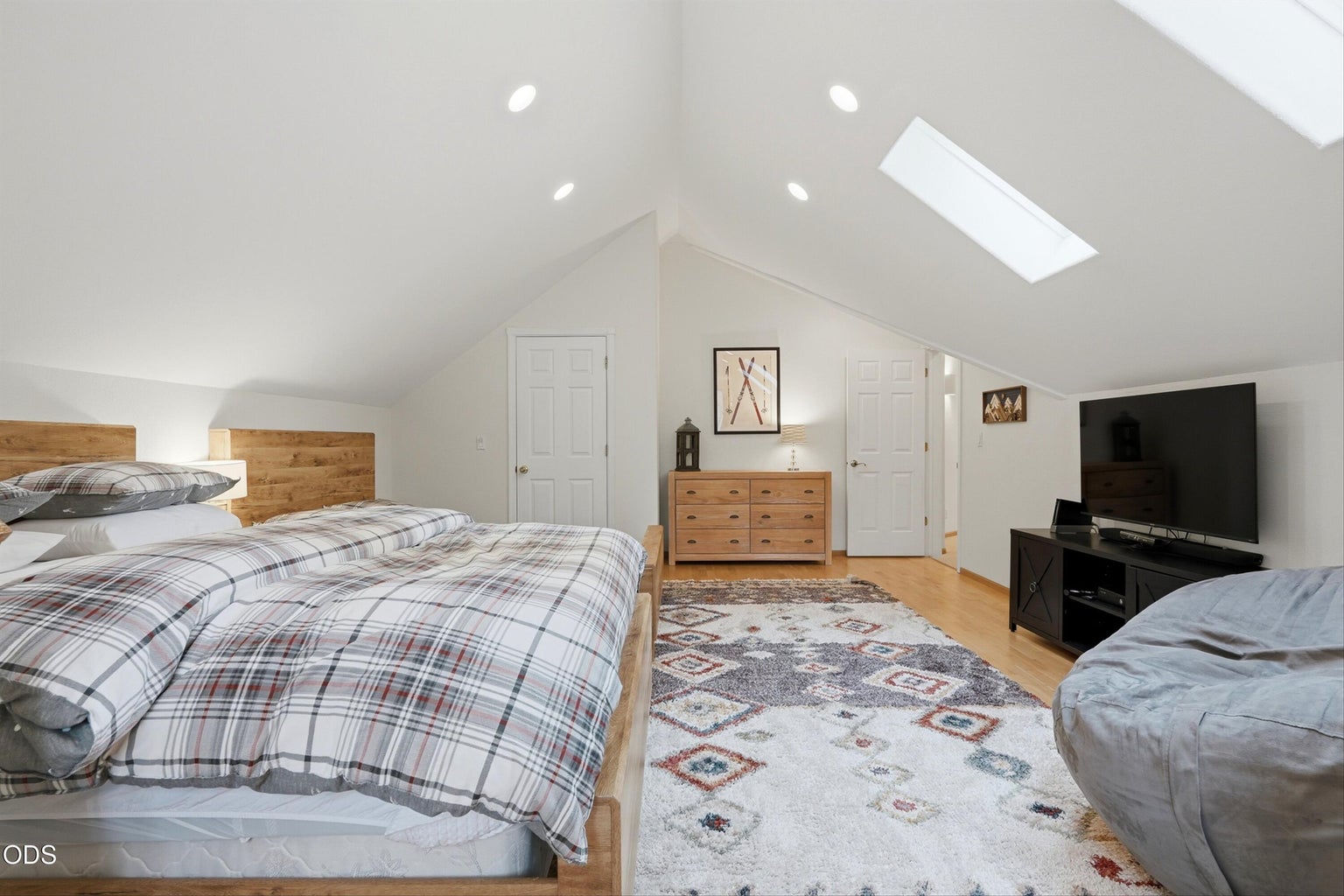 Photo of 18004 Tan Oak Lane 32 of 36