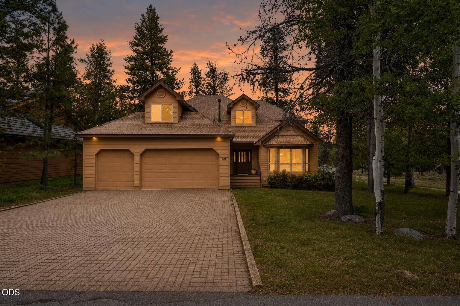Photo of 18004 Tan Oak Lane 1 of 36