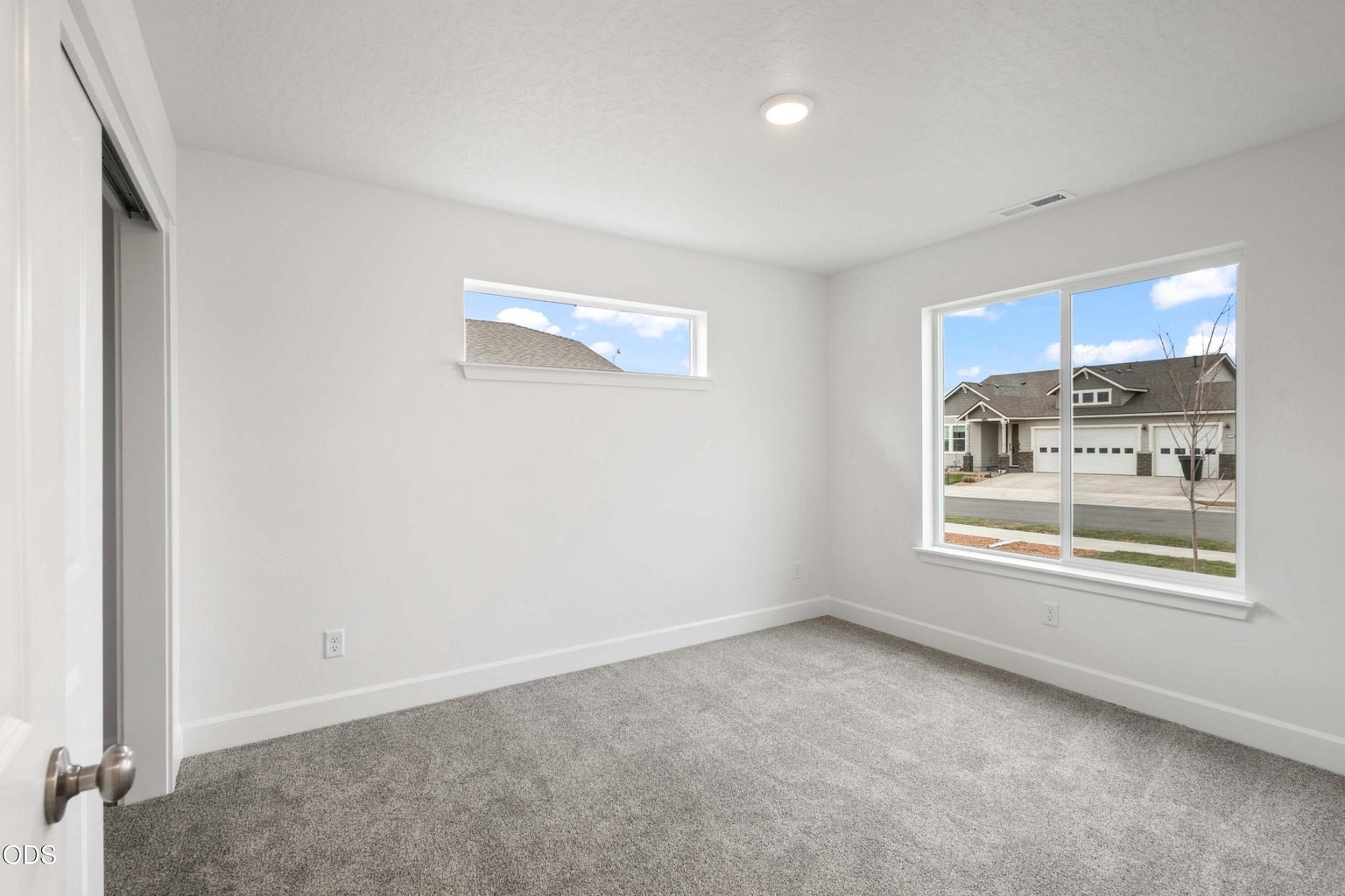 Photo of 458 NW Birdie Lane 5 of 26