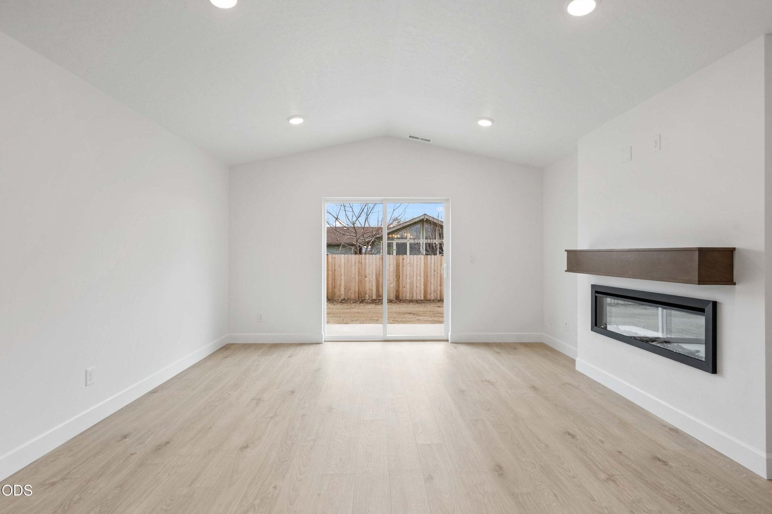 Photo of 458 NW Birdie Lane 10 of 26