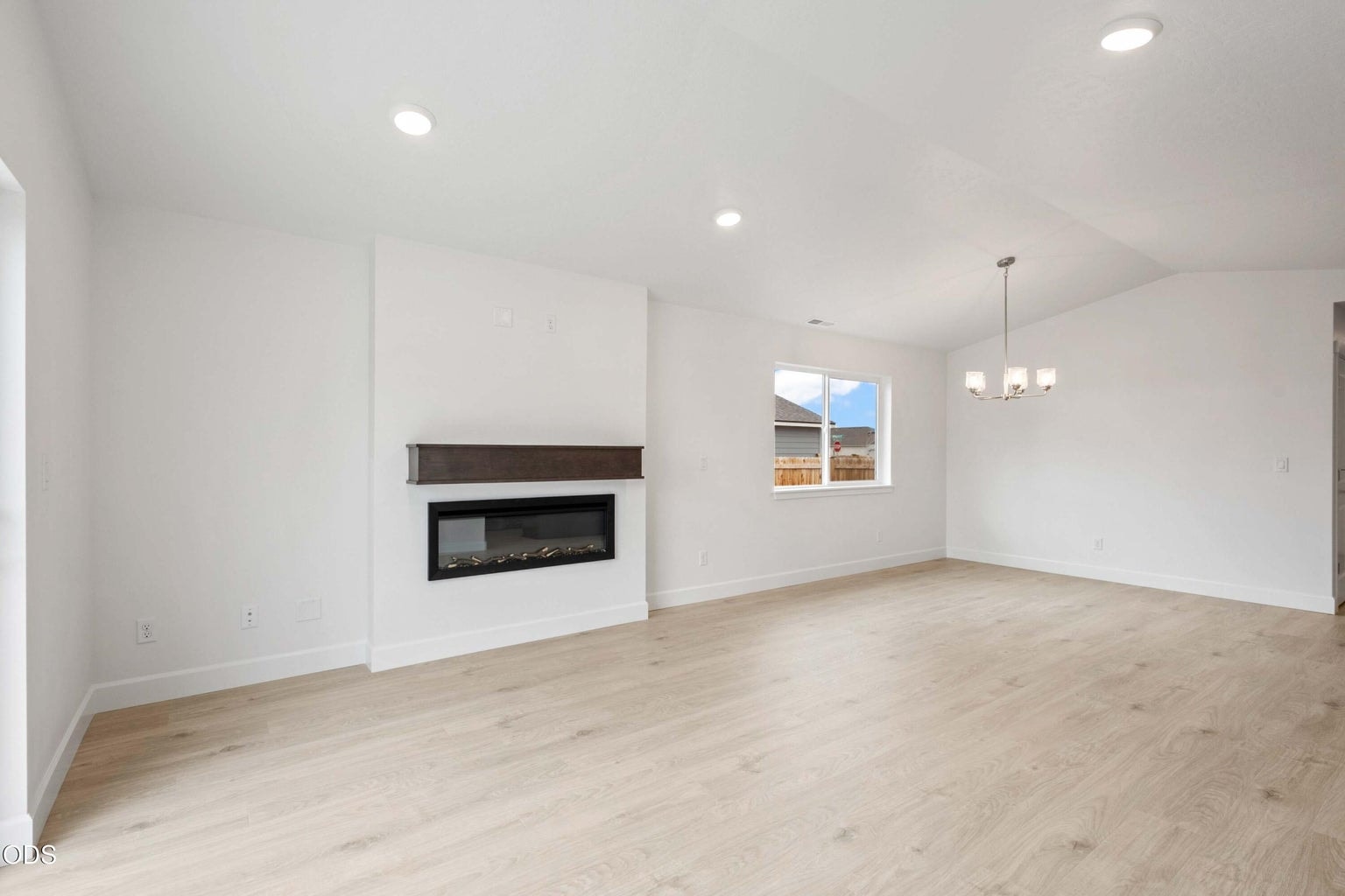 Photo of 458 NW Birdie Lane 14 of 26