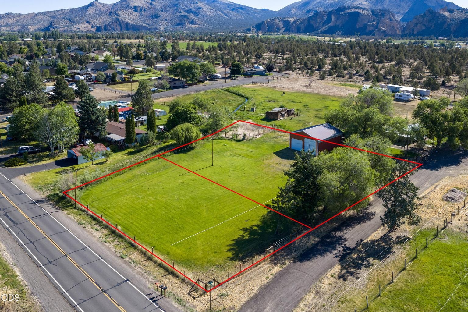 Potential lot lines if divided to create two buildable parcels.
