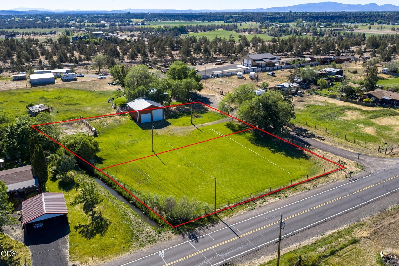 Potential lot lines if divided to create two buildable parcels.