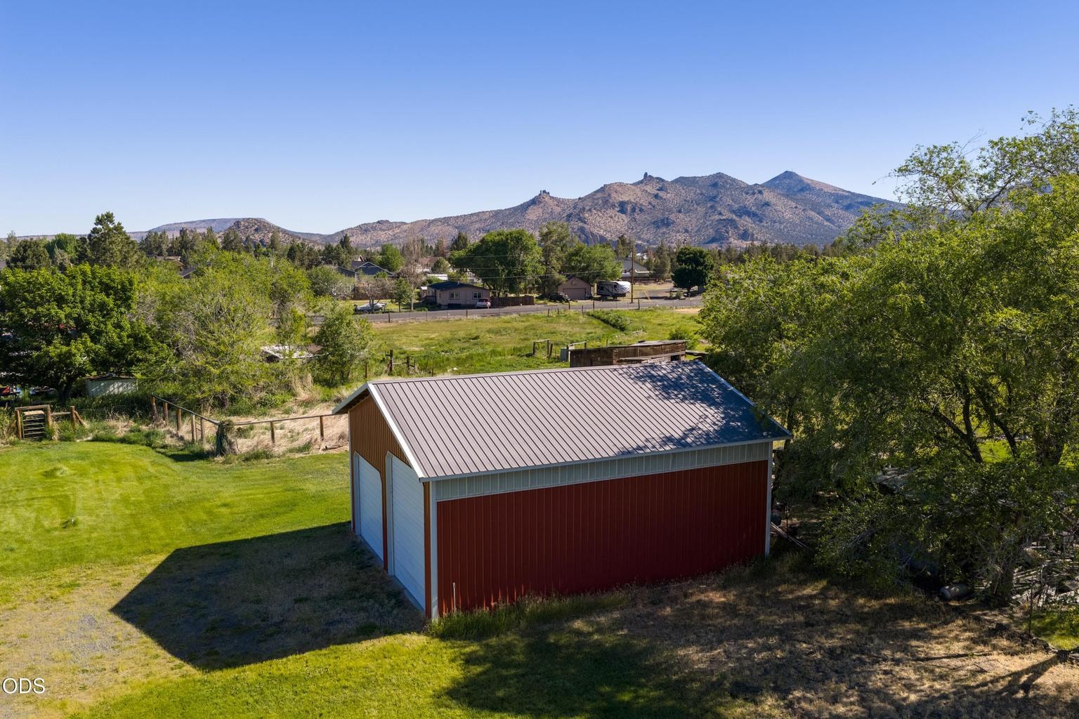 Photo of 409 G Avenue 25 of 37