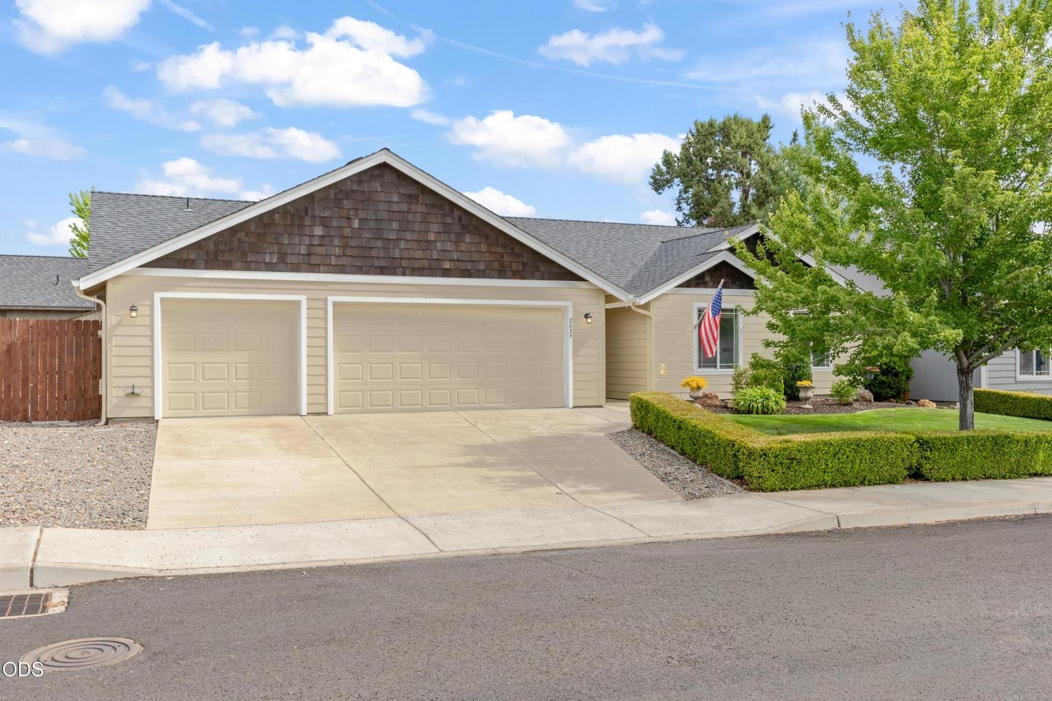 Photo of 2035 NW Kilnwood Lane 1 of 37
