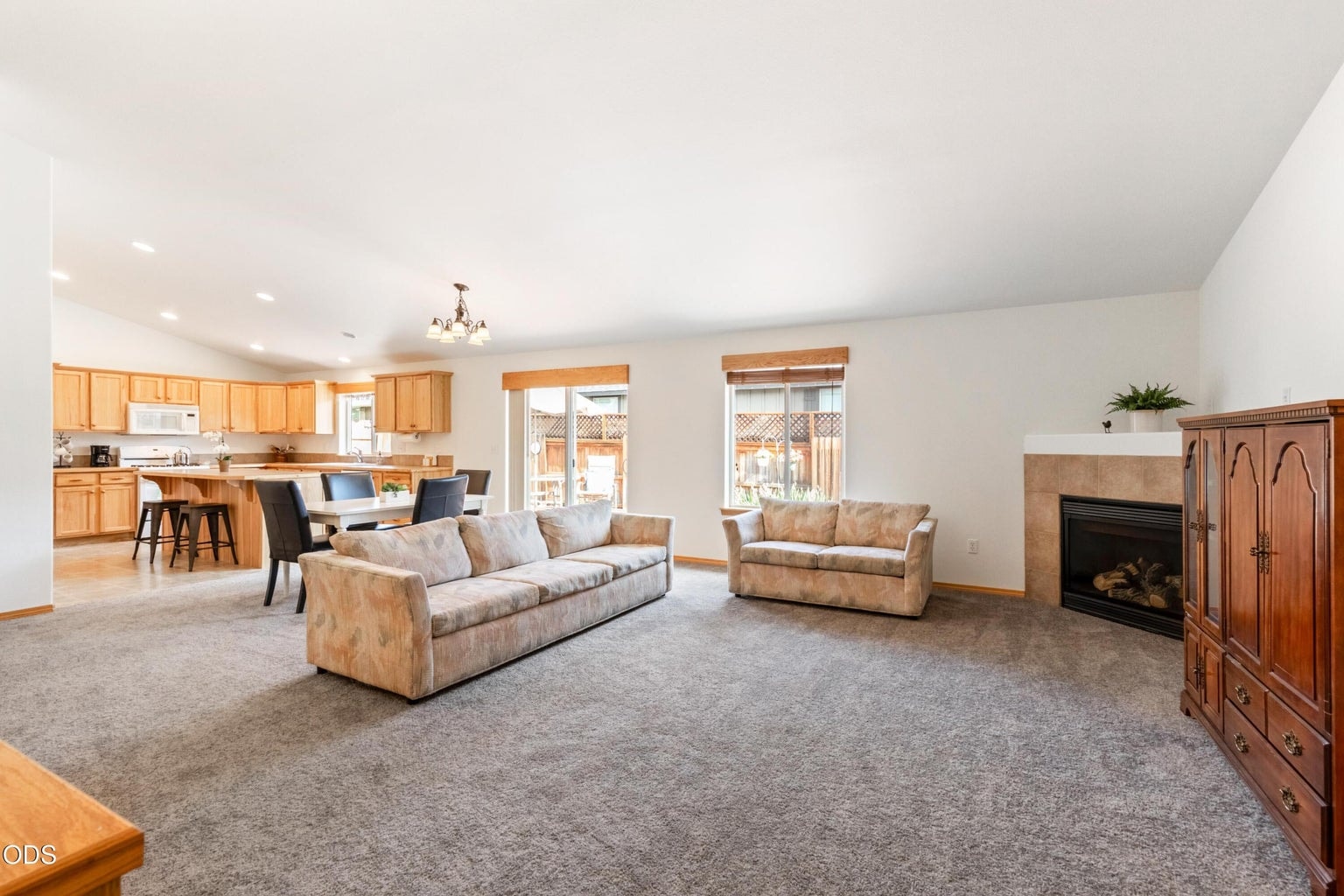 Photo of 2035 NW Kilnwood Lane 4 of 37