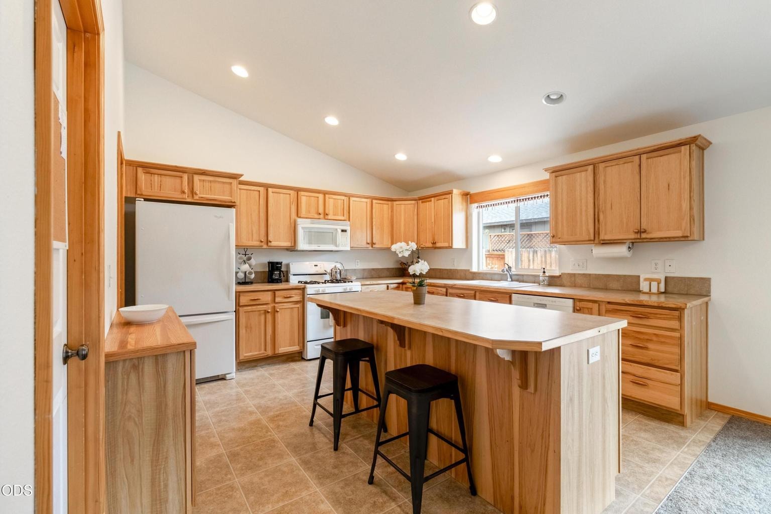 Photo of 2035 NW Kilnwood Lane 9 of 37