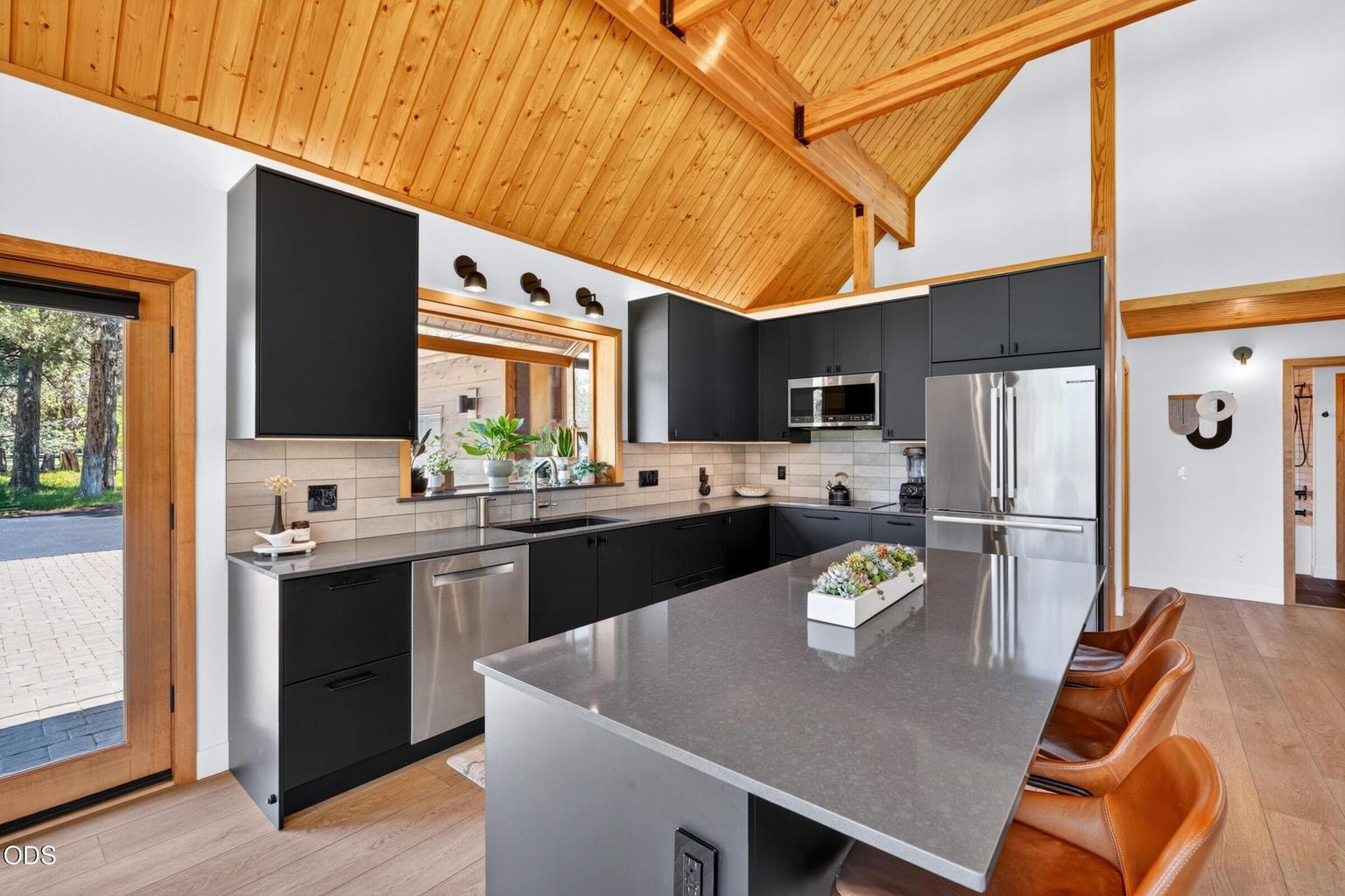 Nice island for cooking prep, entertaining and more