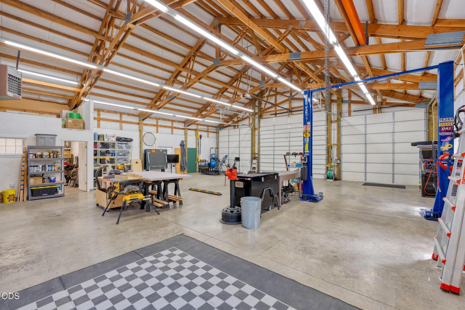 Huge shop can easily fit a 40' RV, car lift and more