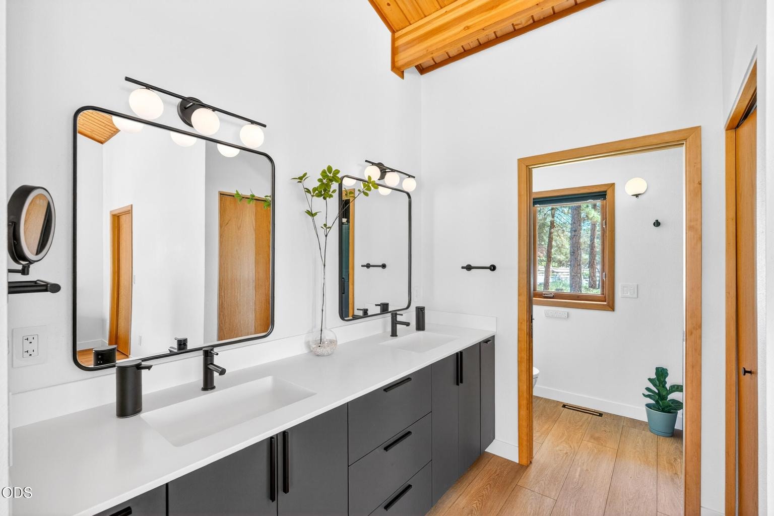 Primary bedroom Double vanity sinks