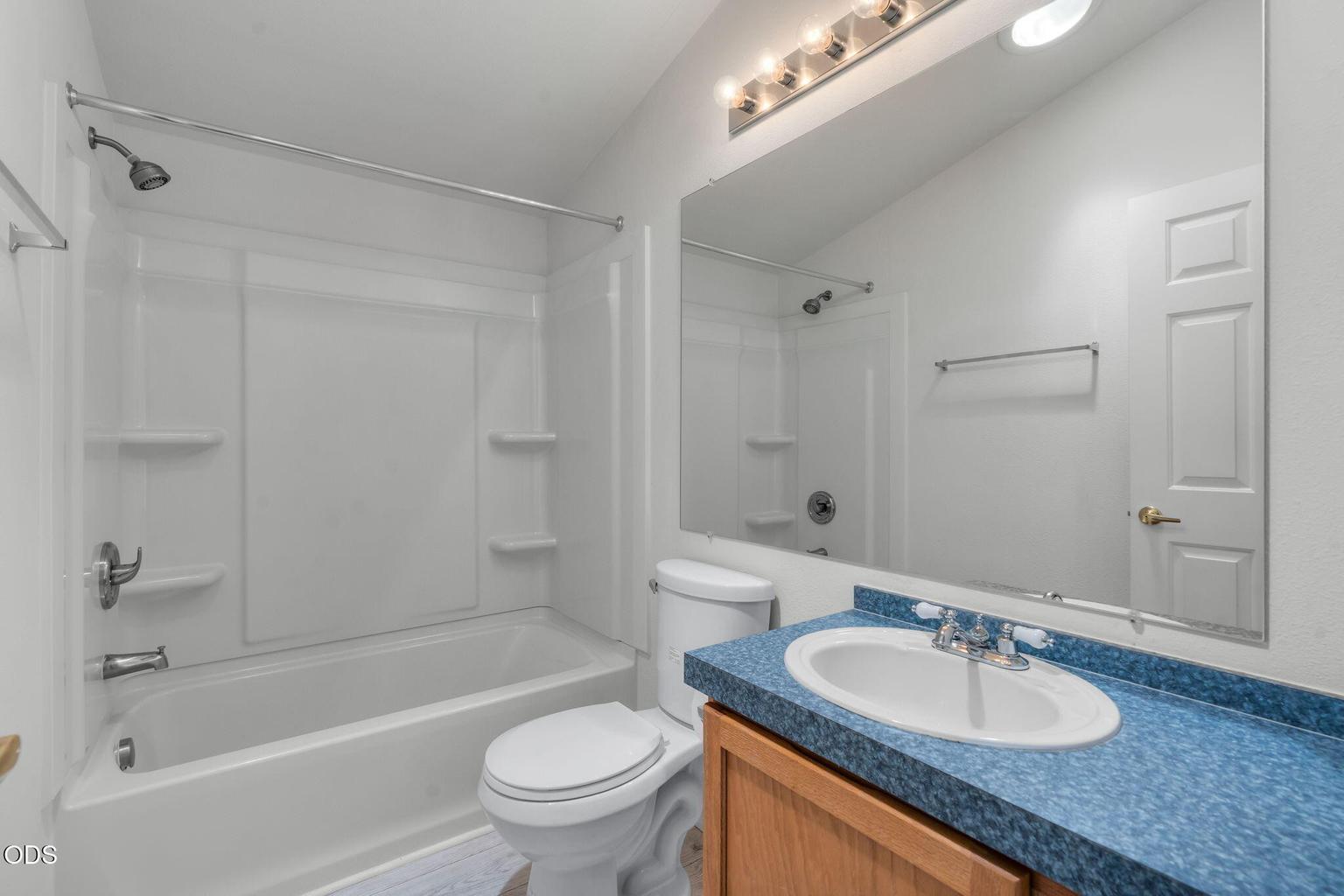 Photo of 811 NE Paiute Court 12 of 16