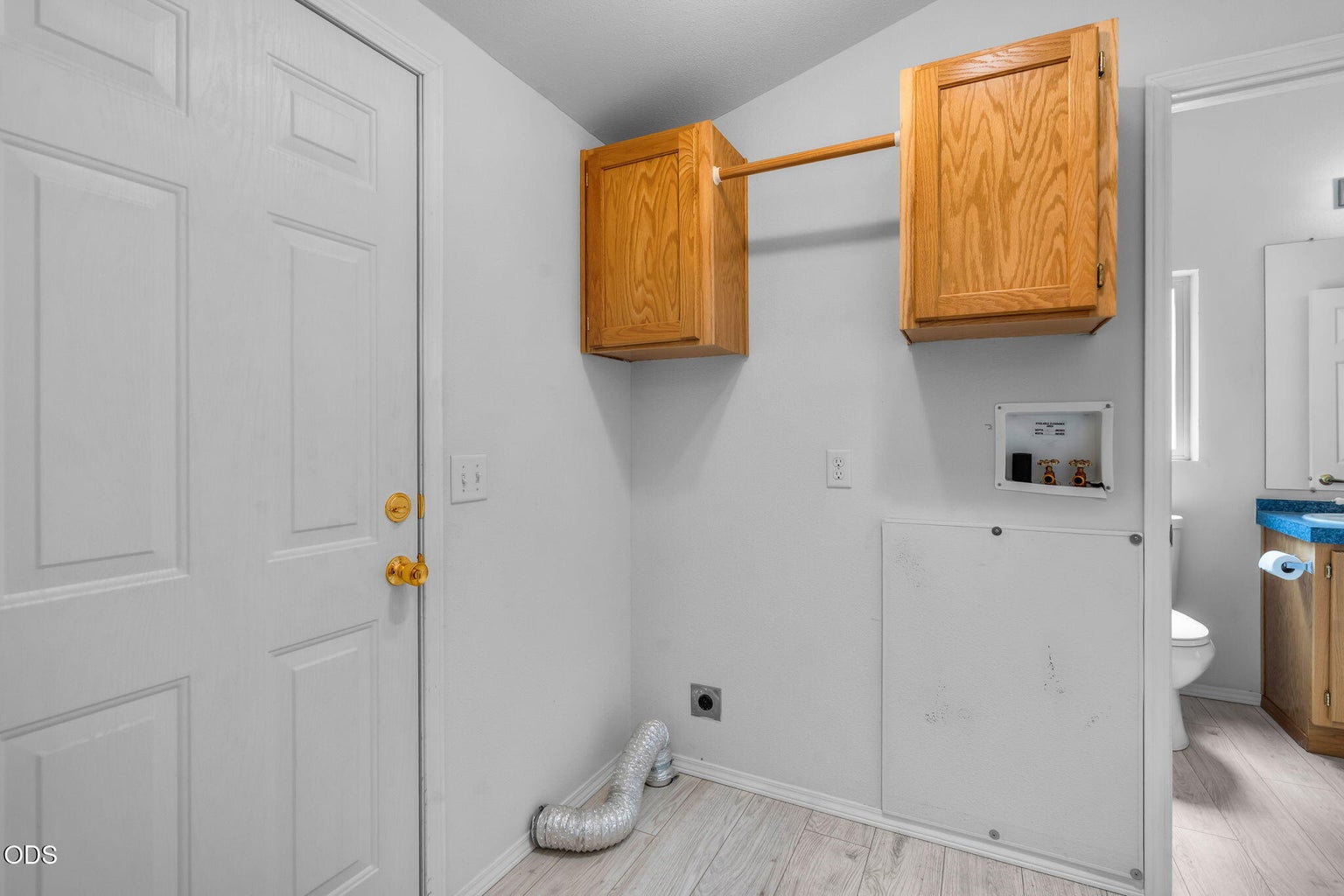 Photo of 811 NE Paiute Court 13 of 16