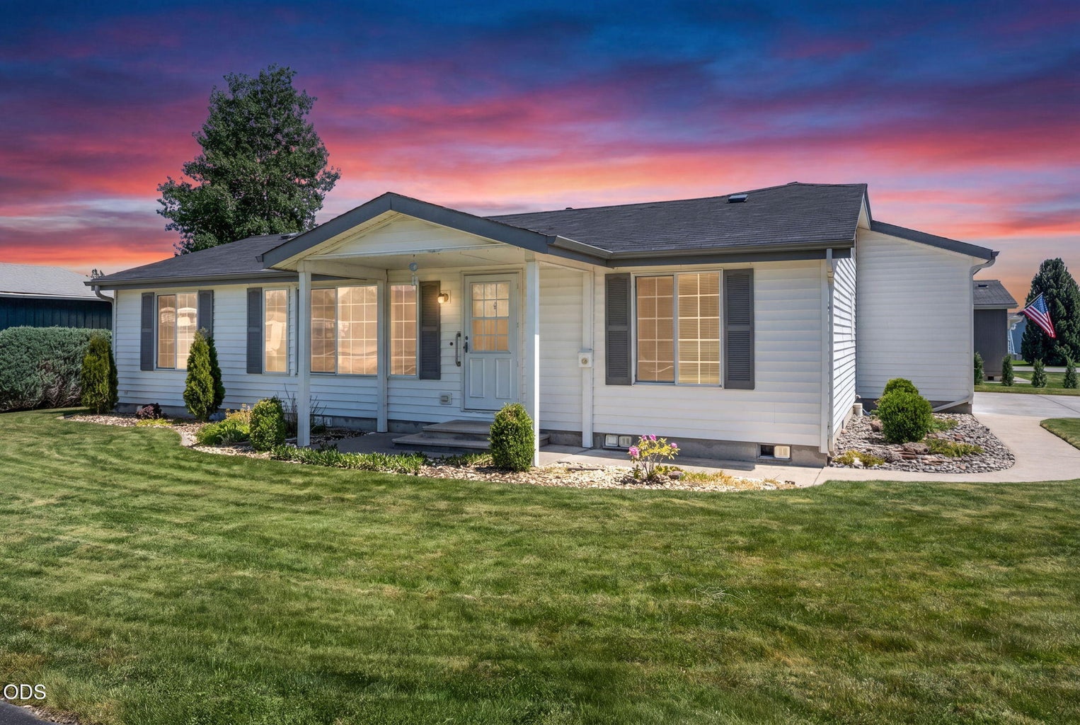 Photo of 811 NE Paiute Court 16 of 16