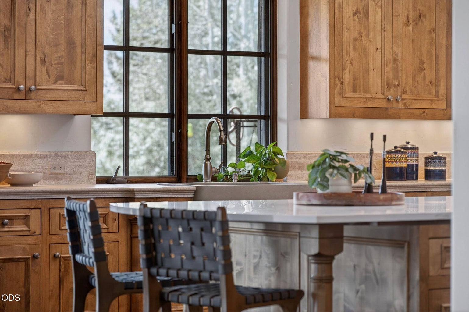 Kitchen island detail