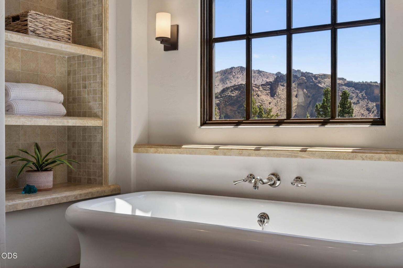 Primary ensuite soaking tub with Smith Rock views