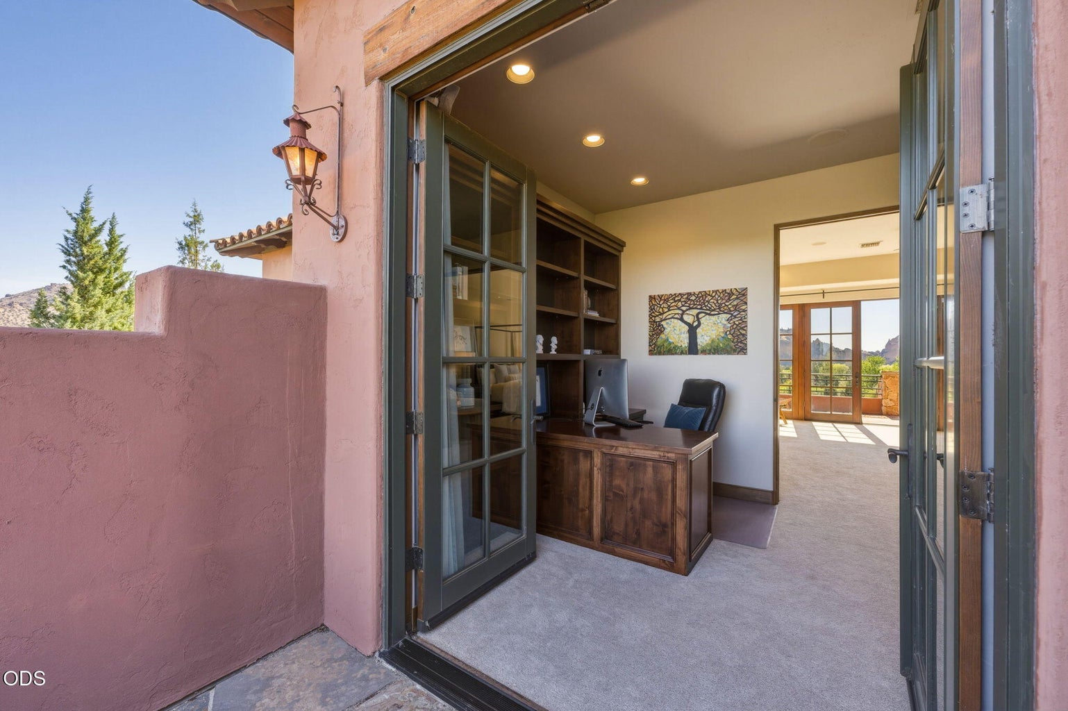 Second floor office-space / loft with access to balcony