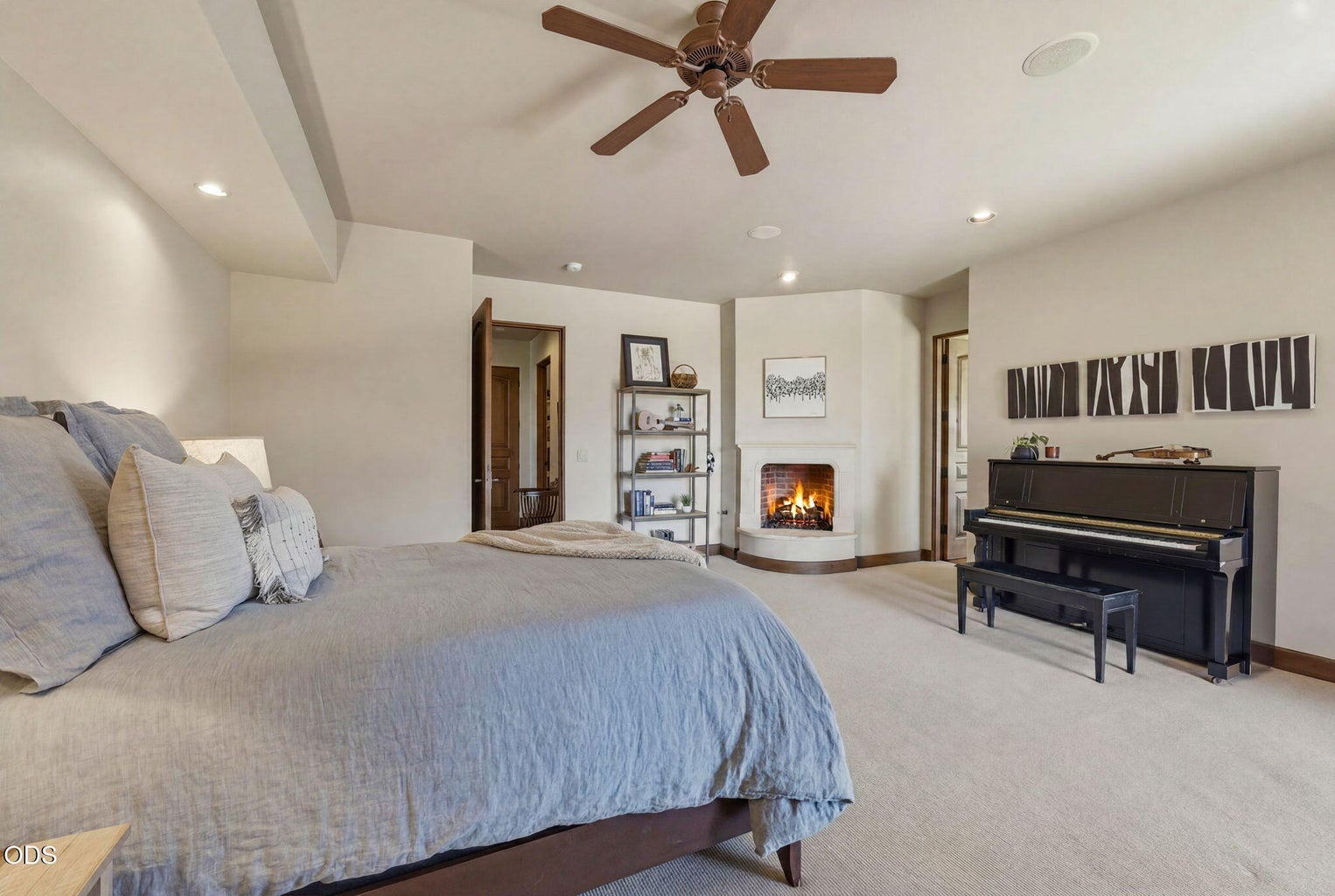 Guest ensuite with fireplace