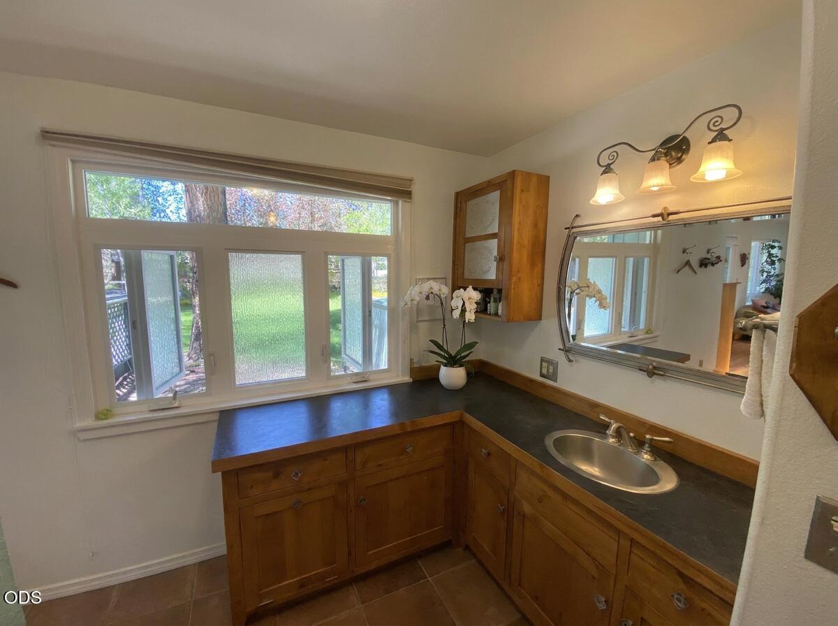 Photo of 15634 Ponderosa Lane 9 of 26