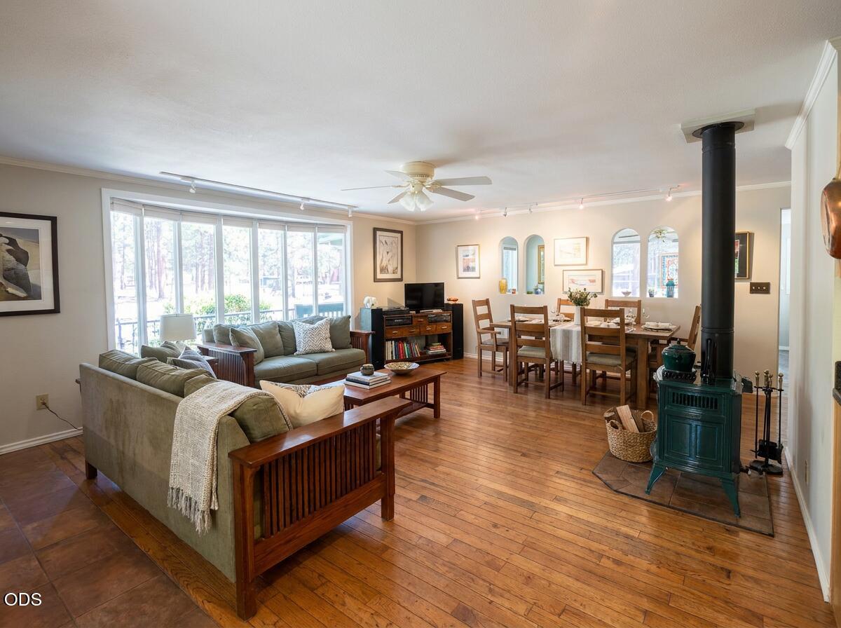 Photo of 15634 Ponderosa Lane 4 of 26