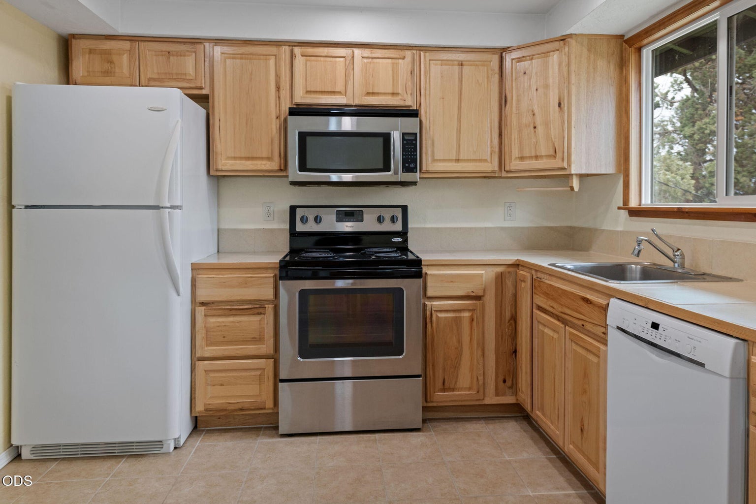Photo of 2158 NW Century Drive 8 of 27