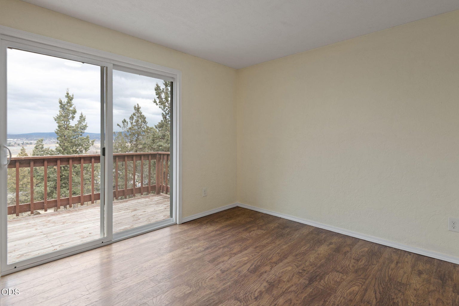 Photo of 2158 NW Century Drive 9 of 27