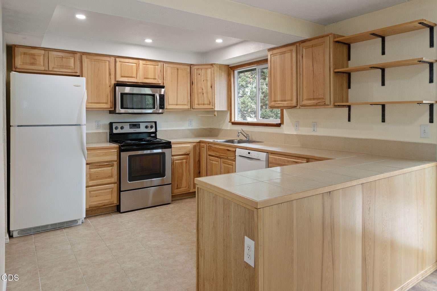 Photo of 2158 NW Century Drive 7 of 27