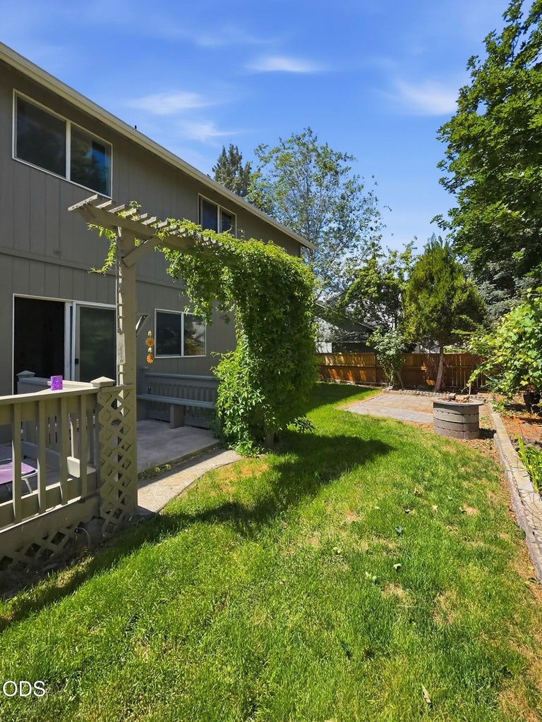 Photo of 919 NW Oak Lane 19 of 22