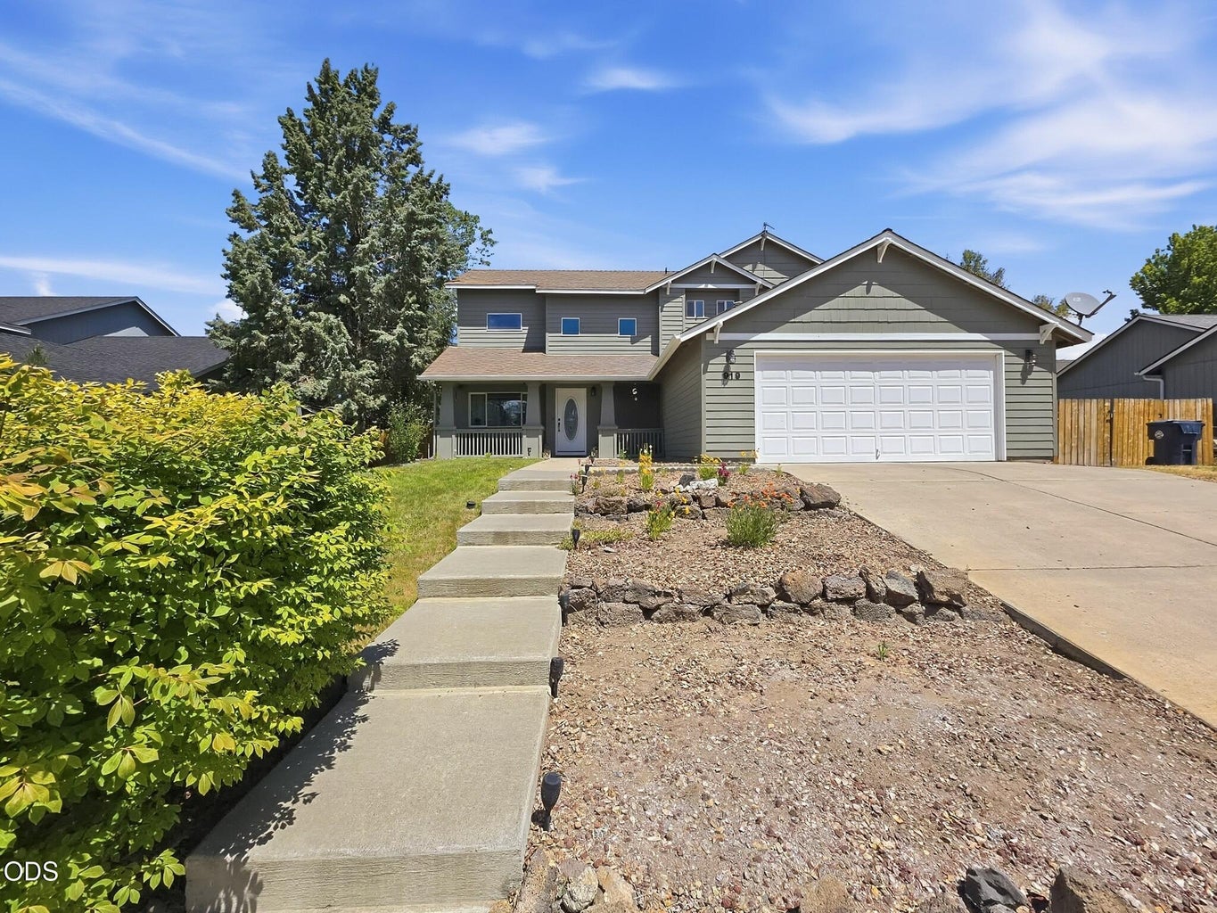Photo of 919 NW Oak Lane 1 of 22
