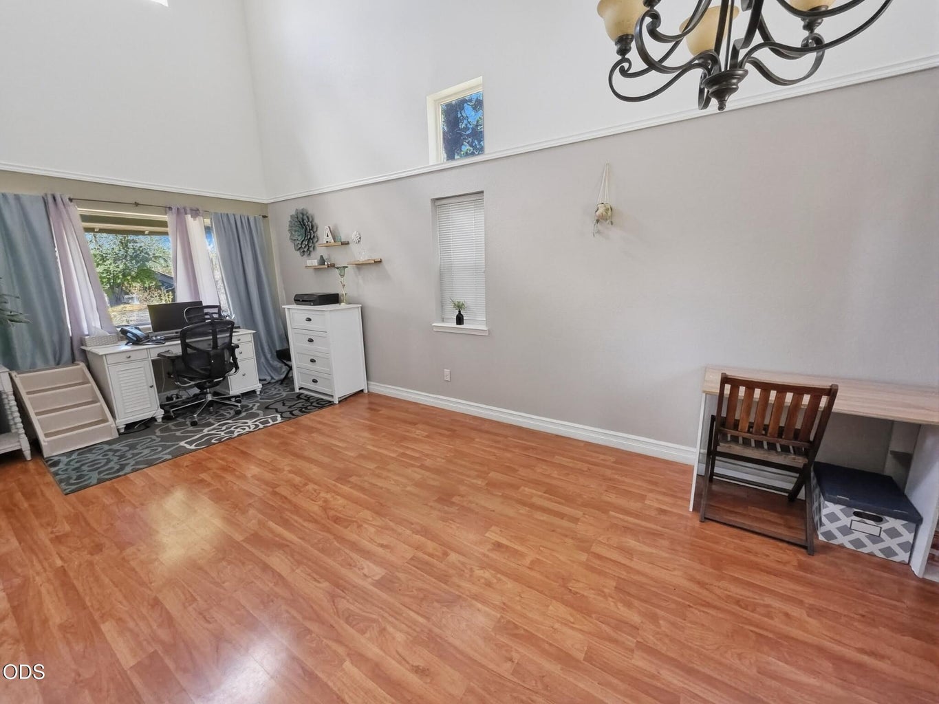 Photo of 919 NW Oak Lane 6 of 22