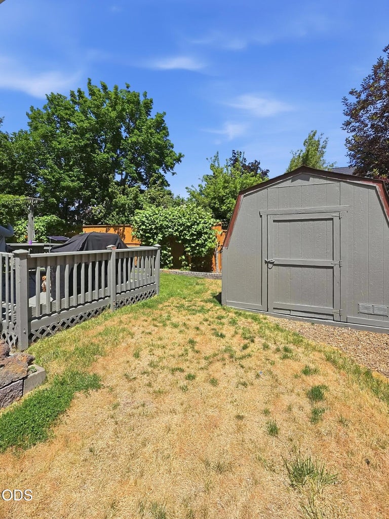 Photo of 919 NW Oak Lane 20 of 22