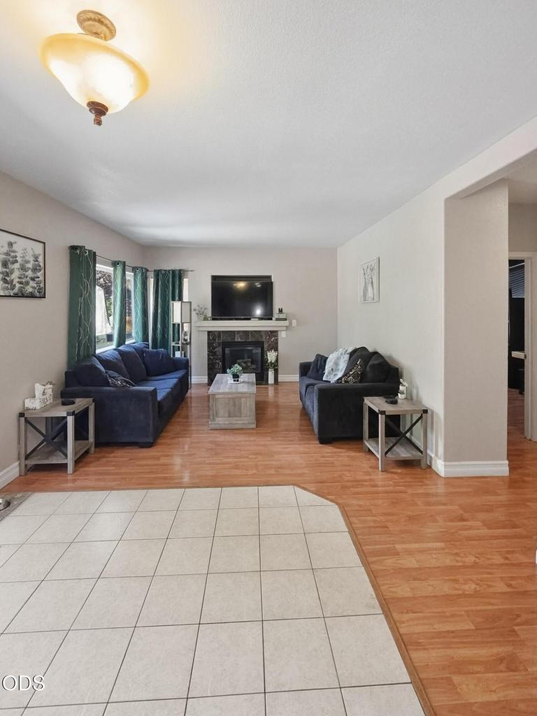 Photo of 919 NW Oak Lane 5 of 22