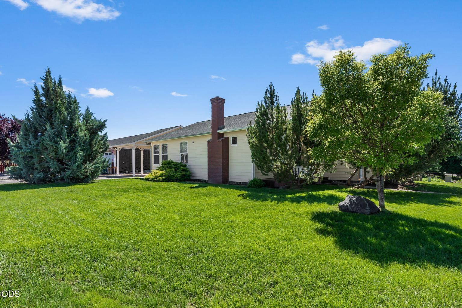 Photo of 1372 NW Teal Loop 2 of 32