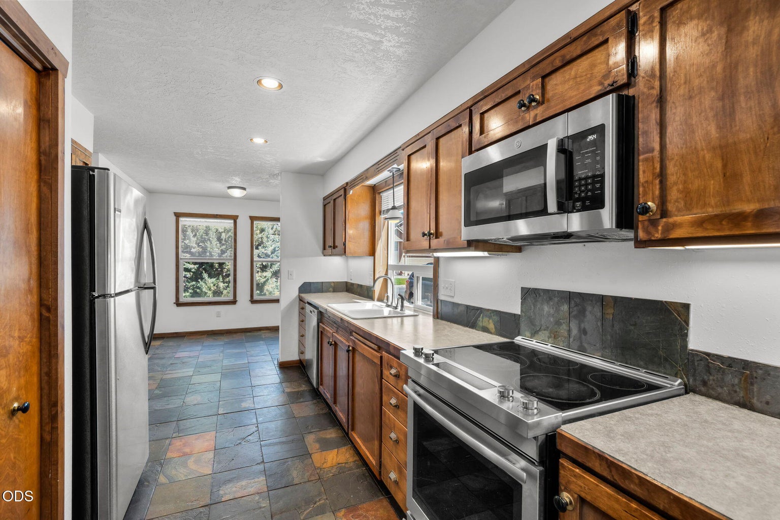 Photo of 1372 NW Teal Loop 9 of 32