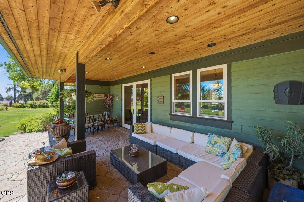 Photo of 6967 SW Quarry Avenue 25 of 41