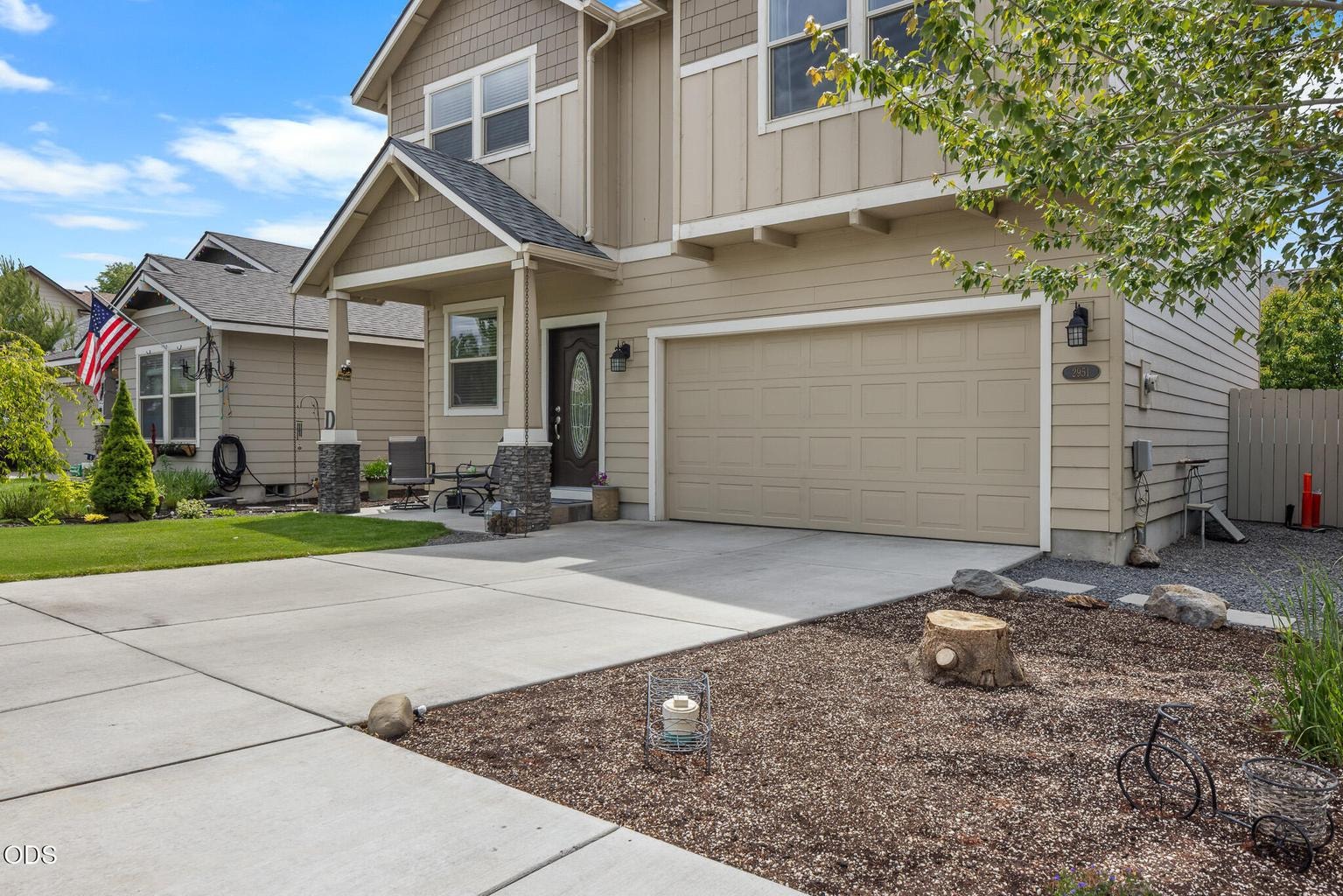 Photo of 2951 NE Dogwood Drive 3 of 43