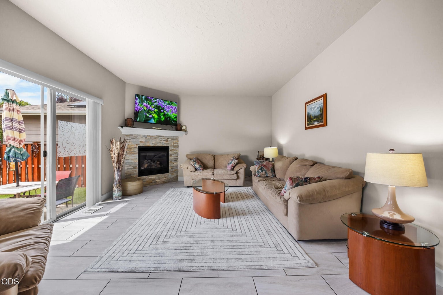 Photo of 2951 NE Dogwood Drive 9 of 43