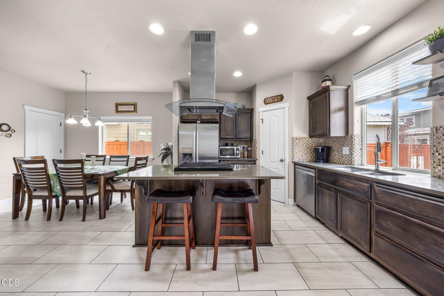 Photo of 2951 NE Dogwood Drive 14 of 43