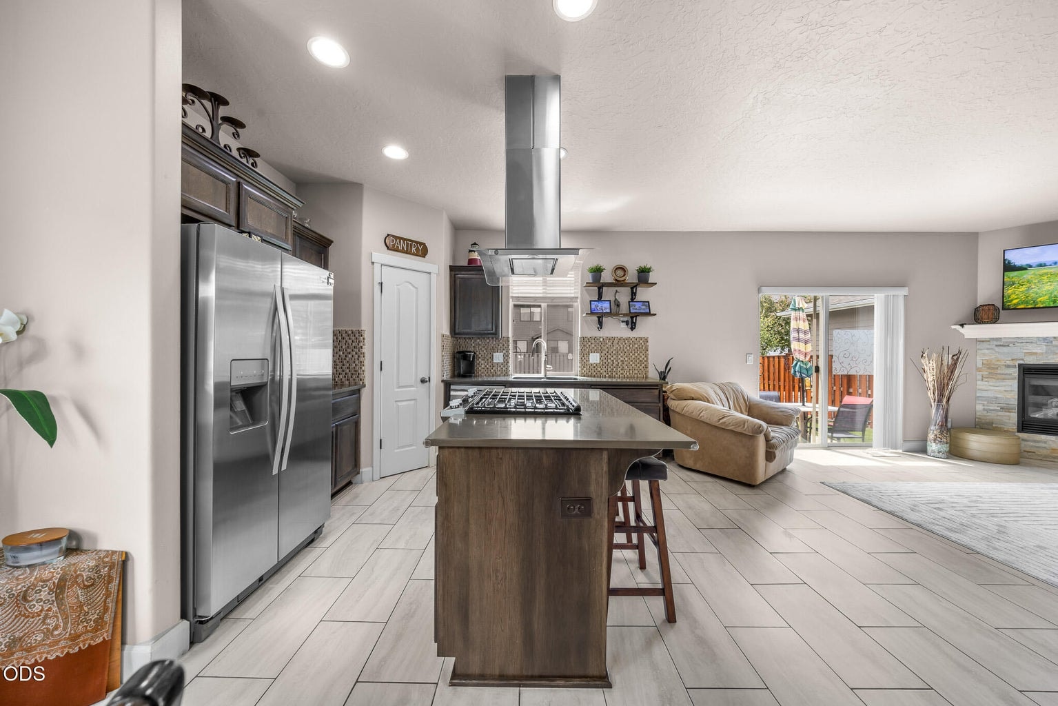 Photo of 2951 NE Dogwood Drive 15 of 43