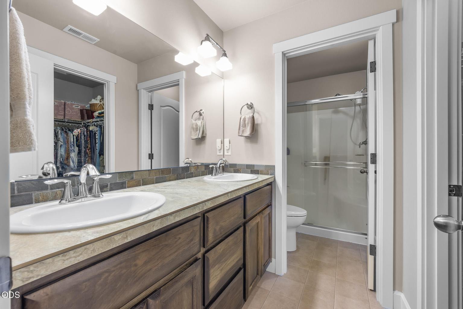 Photo of 2951 NE Dogwood Drive 26 of 43