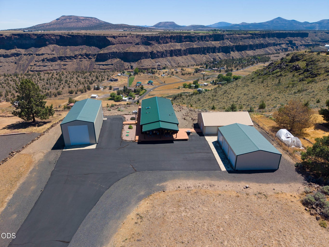 Serene view of Crooked River Canyon, and the beautiful surrounding buttes.