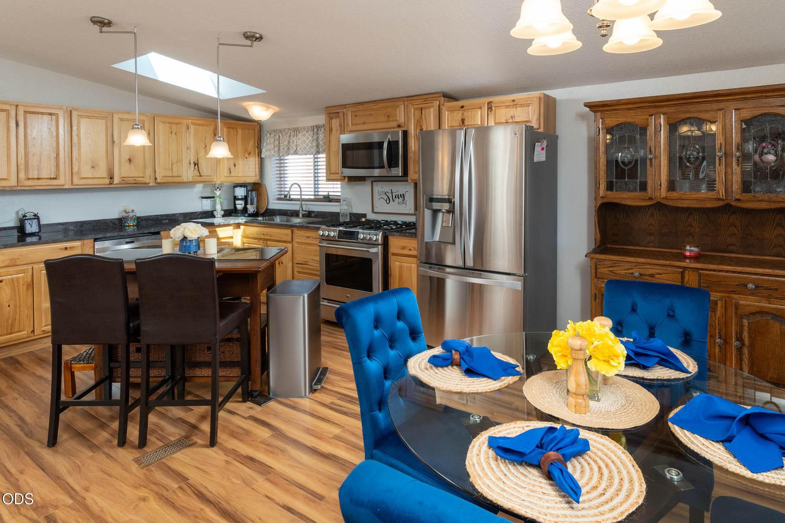 Small island, is perfect prep area, breakfast bar.