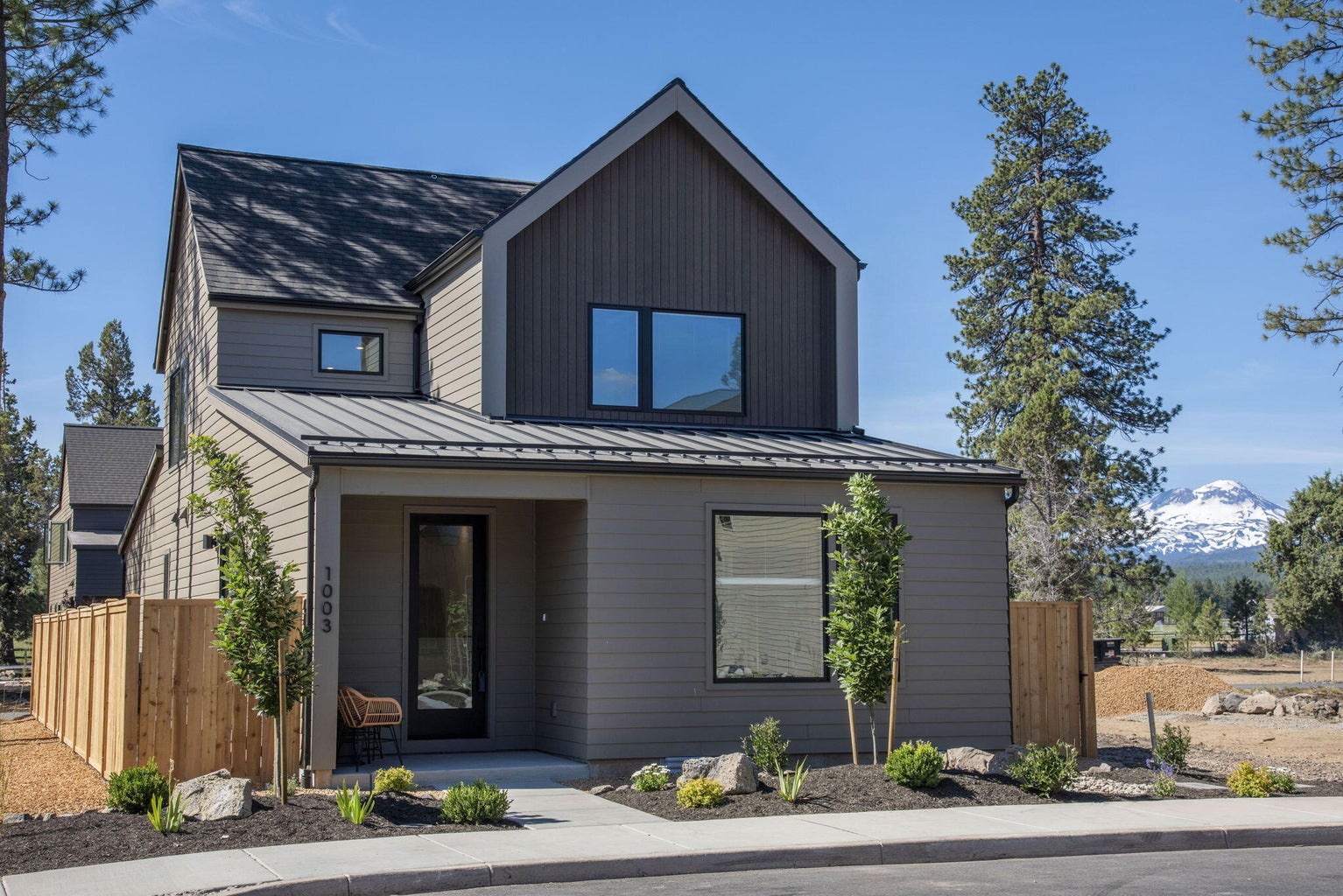 Photo of 1043 W Linda Avenue 1 of 31