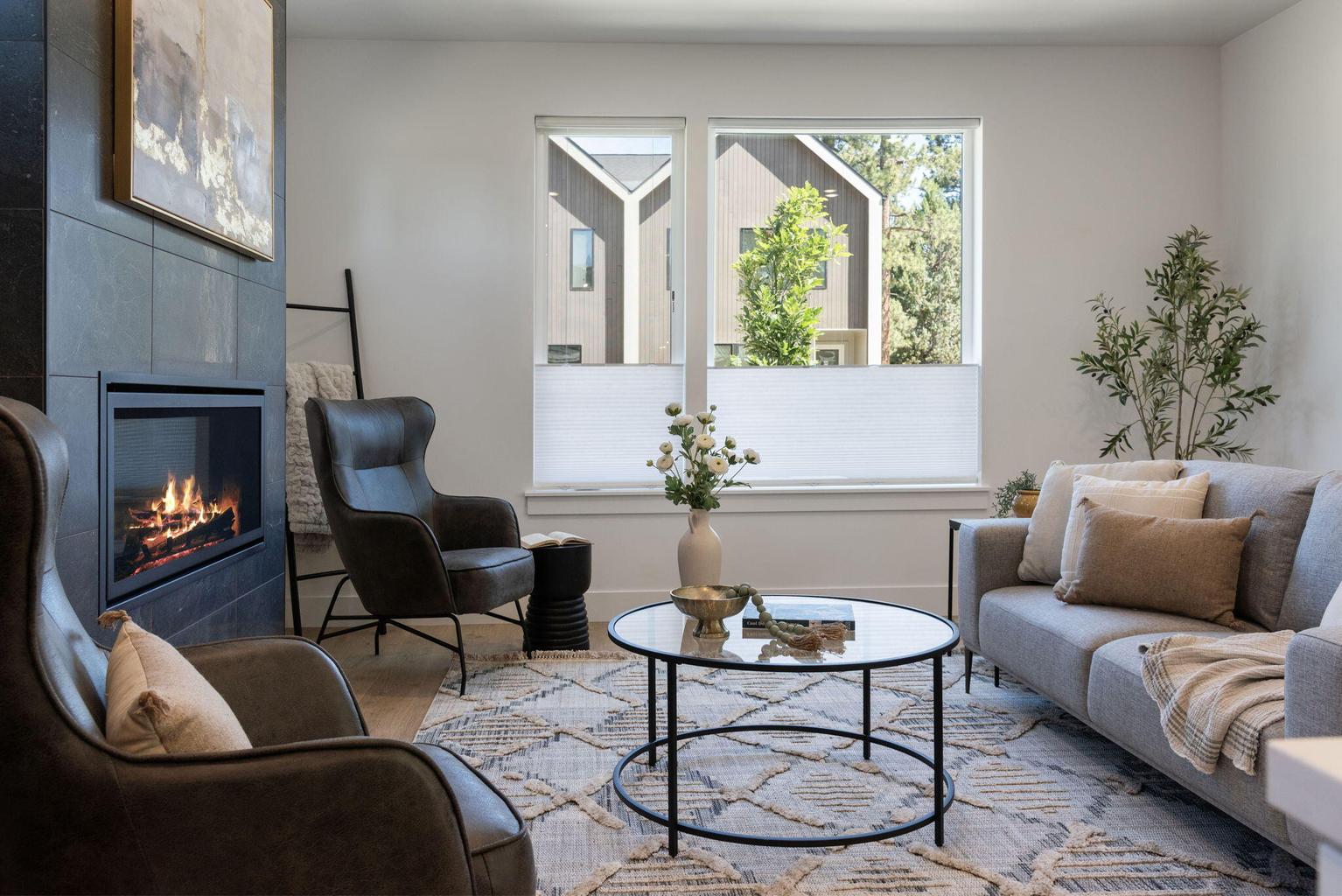 Photo of 1043 W Linda Avenue 5 of 31