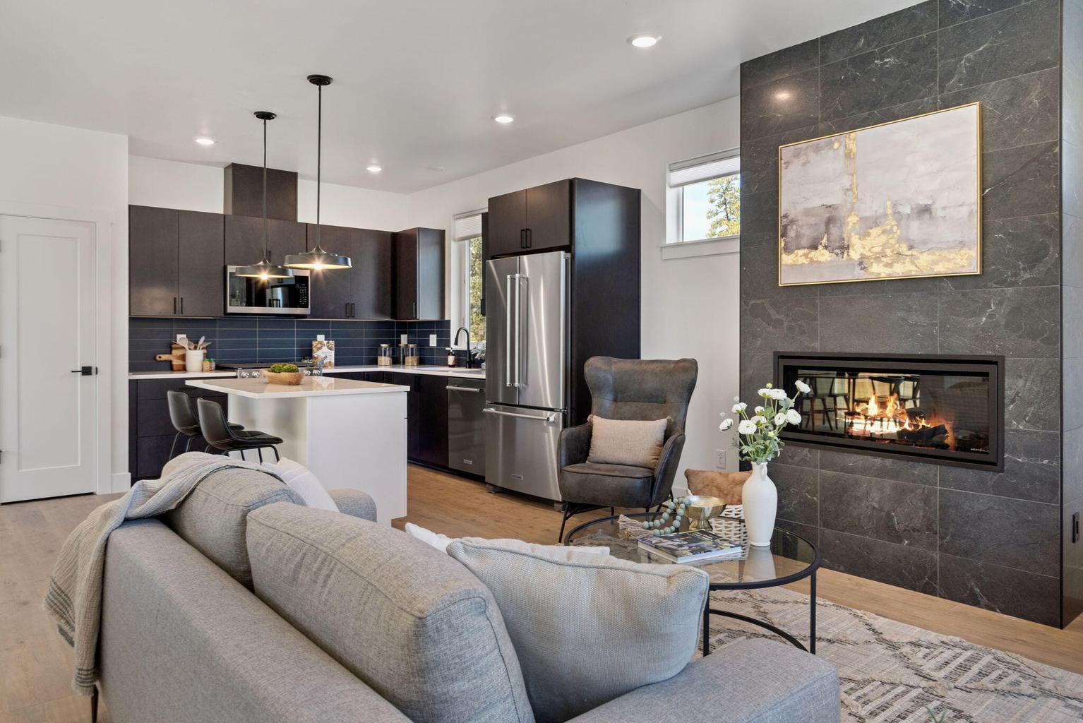 Photo of 1051 W Linda Avenue 6 of 31