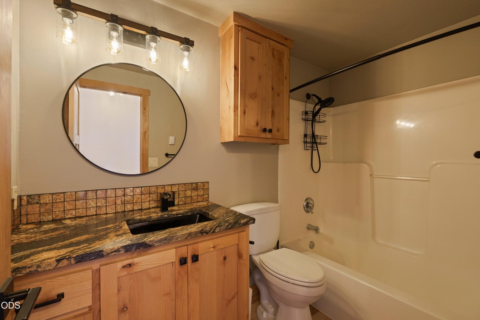 2nd Full Bath (in upstairs hallway)