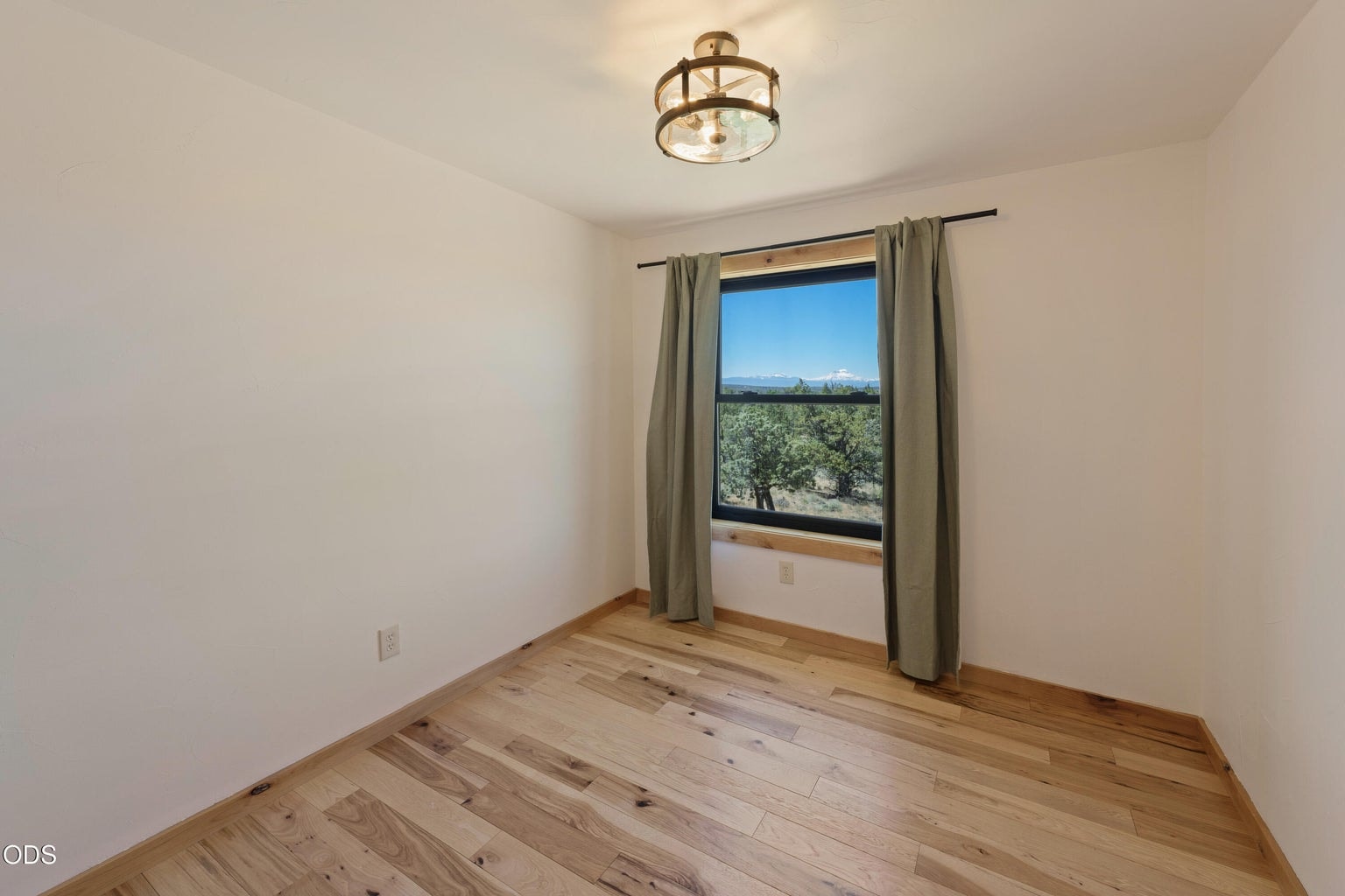2nd Bedroom (upstairs)