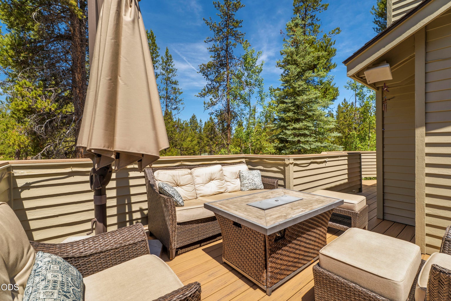 Western-facing upper deck with comfortable outdoor seating, composite decking, and peaceful views of the surrounding Central Oregon pines — a relaxing spot to enjoy afternoon sun, evening light, and Sunriver’s outdoor lifestyle.