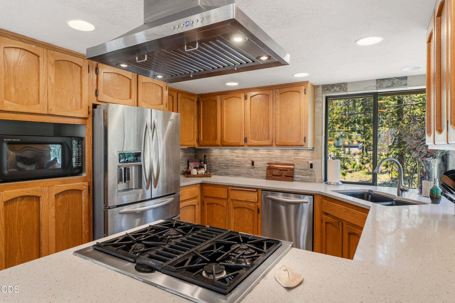 Photo of 57691 Splitrock Lane 5 of 37